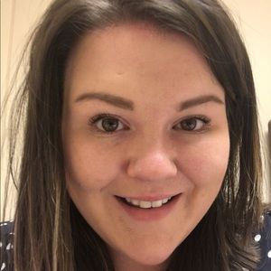 Meet your Posher, Casandra